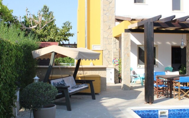Immaculate 3-bed House in Pentakomo