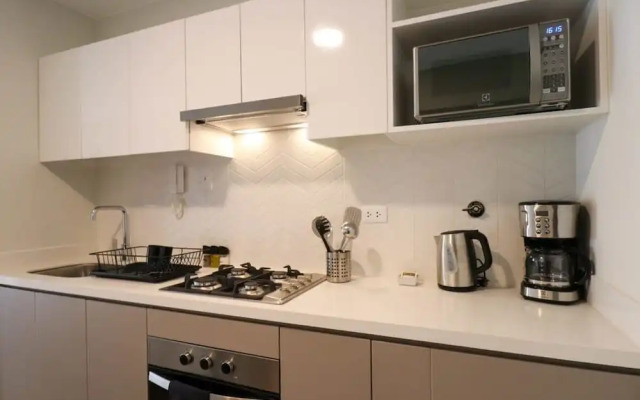 w Lively 2BR With Balcony in Miraflores