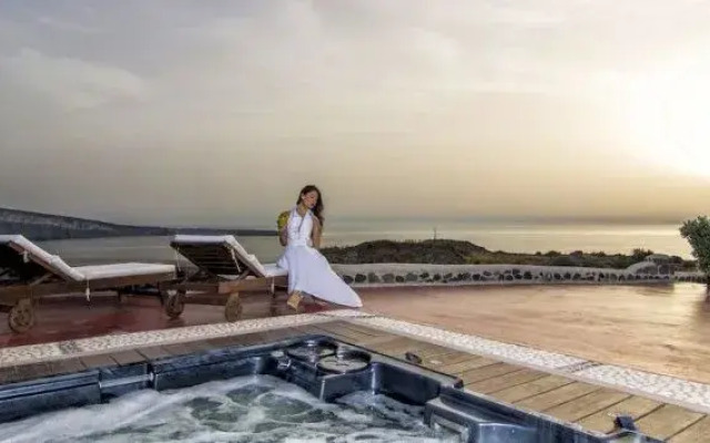 Oia's Sunset Apartments