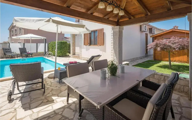 Holiday home Kastelir 50 with Outdoor Swimmingpool