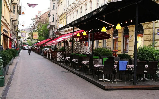 Budapest Center Apartments-Tomy