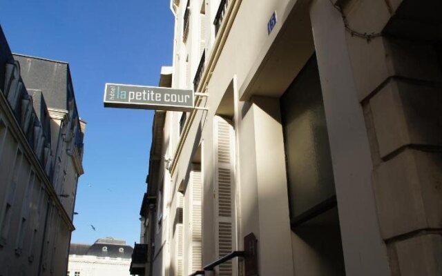 La Petite Cour