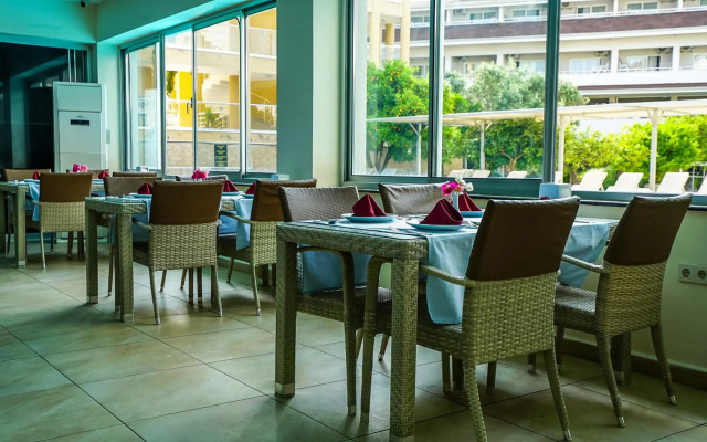 Catty Cats Garden Hotel