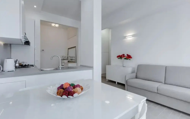 Trastevere White Apartment