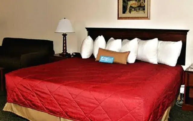 Magnuson Grand Hotel Maingate West