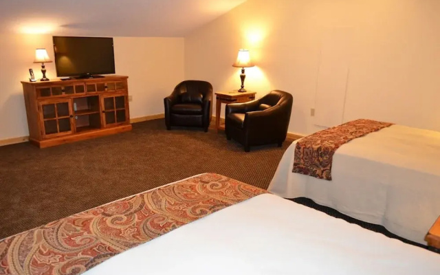 Crooked River Lodge