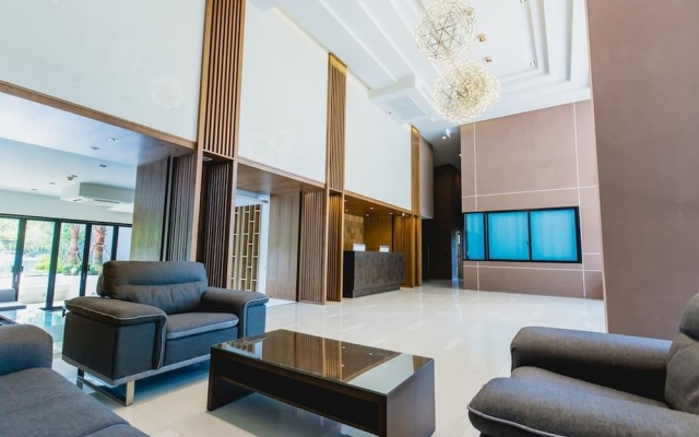 The Aristo Resort by Holy Cow 519