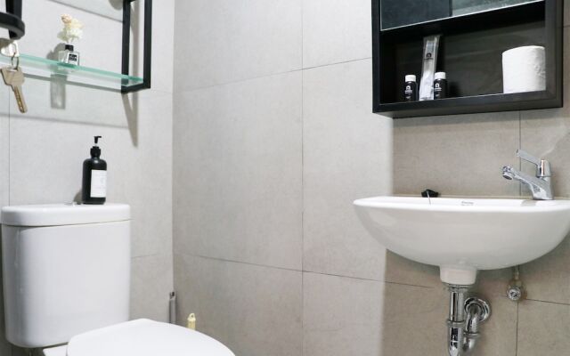 Cozy And Strategic Studio At Tokyo Riverside Pik 2 Apartment