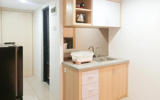 Minimalist Studio At De Prima Apartment