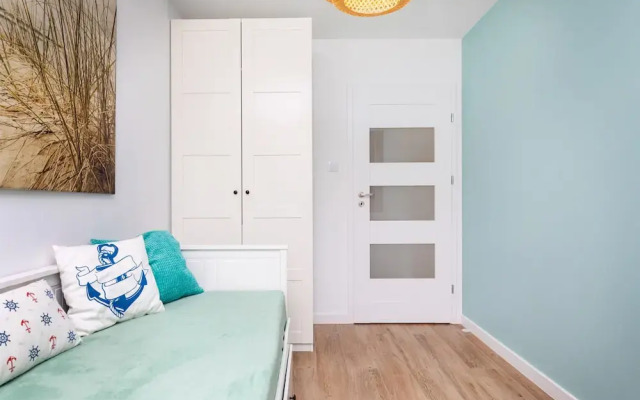 Marine Apartment 9B by Renters