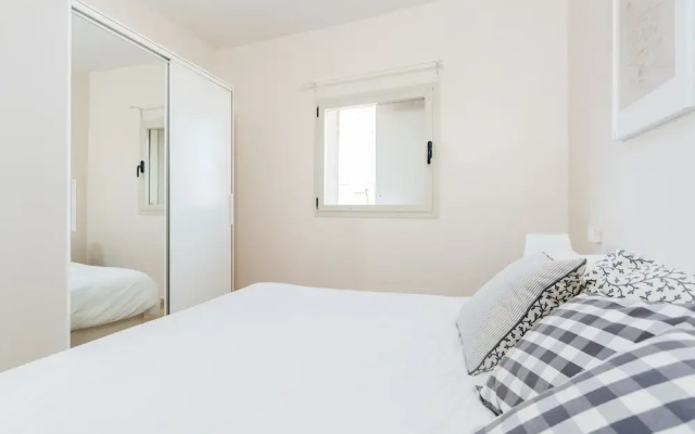 Spacious Duplex with Terrace 3-min From the Beach