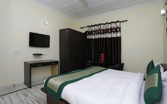 OYO 11606 Hotel K R Group