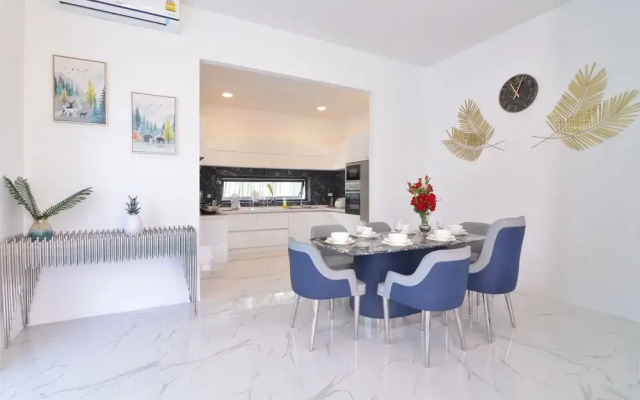 Villa with Shared Pool in Central Pattaya - Palmc16