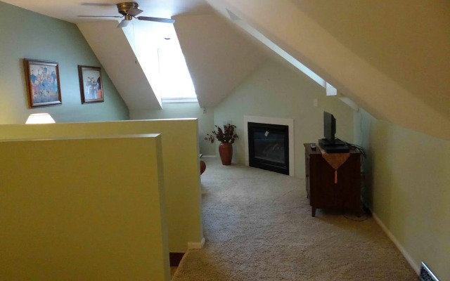 Engadine Inn & Cabins