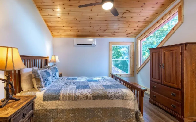 Stunning 2BR Cabin with Mountain Views