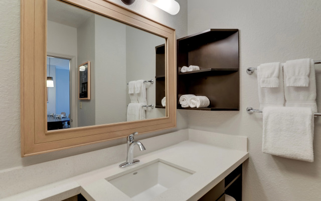 Sonesta Simply Suites Miami Airport Doral