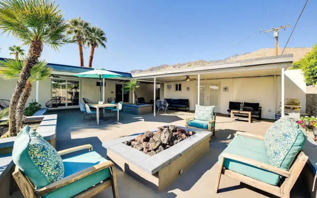 Palm Springs Home: Casita + Fire Pit!