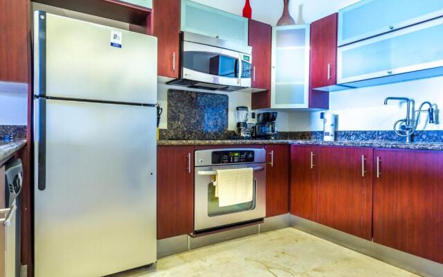 El Faro Oceanfront Apartments