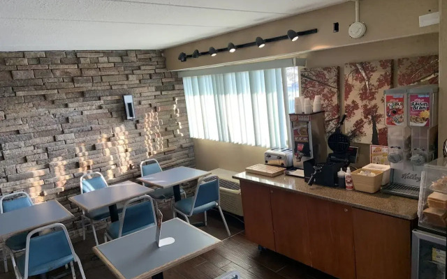 Red Roof Inn Toledo - Holland