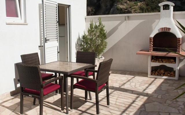Robi - 50m From Beach - SA2