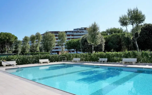 Cosy Apartment With Shared Pool