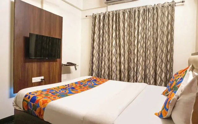 FabHotel Executive Pearl Inn - Nr. Twin tower