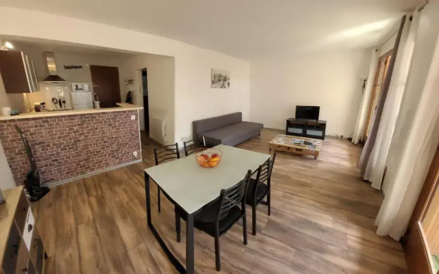 Au calme, 200m du centre T2 avec balcon et parking