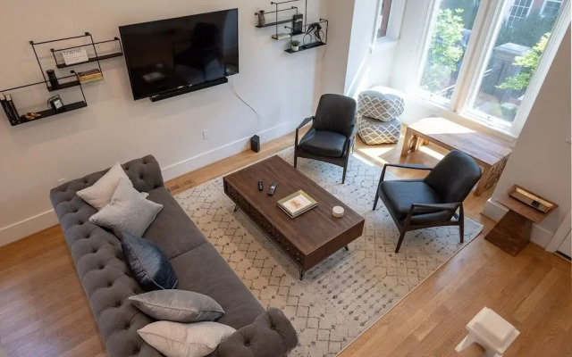 Capitol Hill - Four Bedroom TownHouse