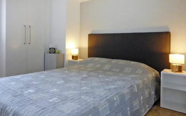 Charming holiday flat with communal pool, Malaucène