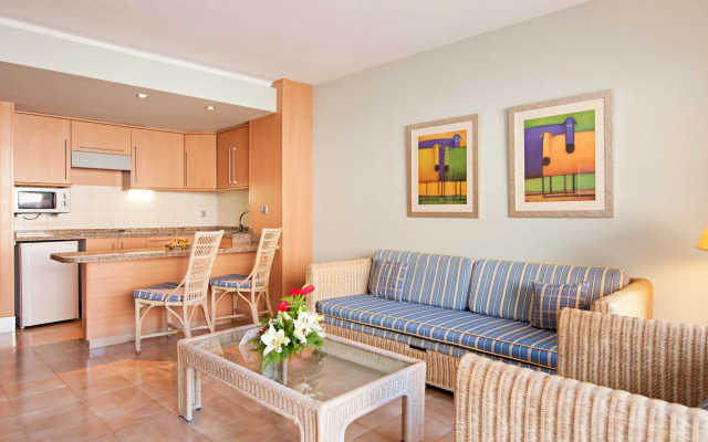 LIVVO Lago Taurito Hotel & Aquapark