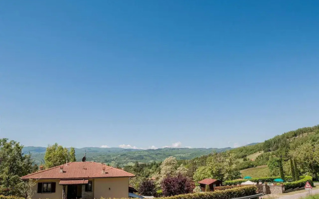 Wonderful Villa With Private Pool in the Heart of Tuscany