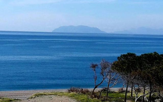 One bedroom appartement at Milazzo 30 m away from the beach with sea view furnished terrace and wifi