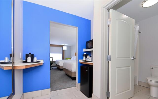 Holiday Inn Express & Suites Lexington Midtown - I-75, an IHG Hotel