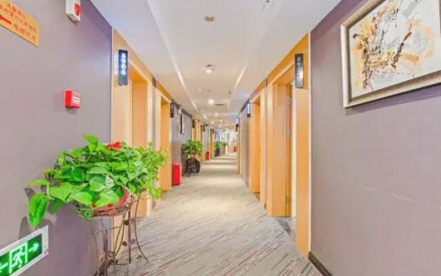 Thank Inn Chain Hotel (Zhengzhou Zhongyuan Futa Metro Station)