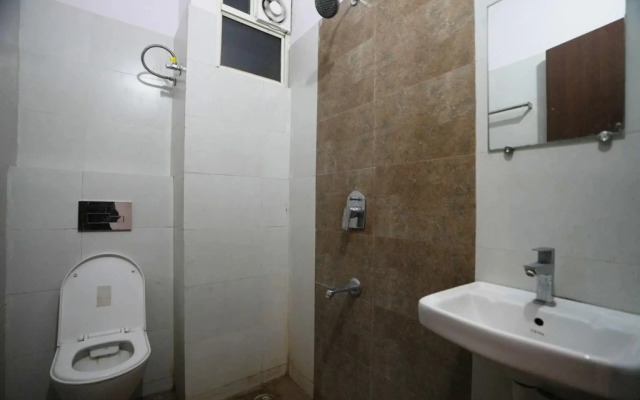 OYO 43971 The Royal Palace