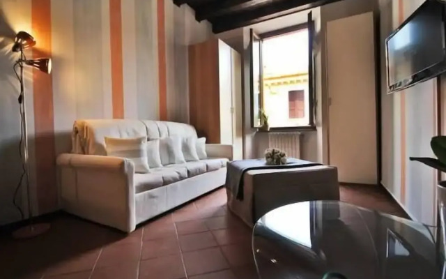 Comfortable Apartment Cavour Square