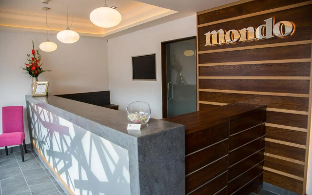 Mondo Hotel