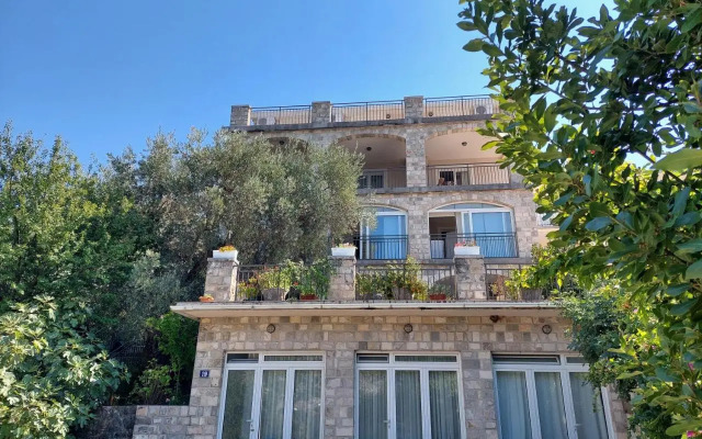 Vala Apartments