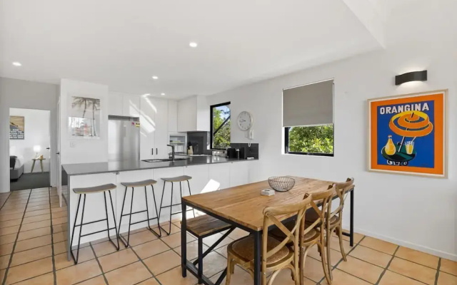 Pristine 2-bed Apartment With Pool and Balcony