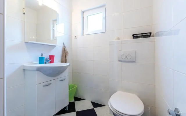 Amazing Home in Sevid With Wifi and 9 Bedrooms