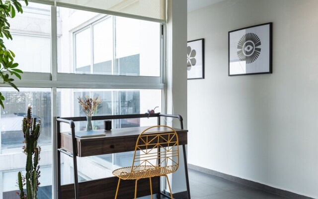 Bright 2BR Condesa Apartment With Balcony