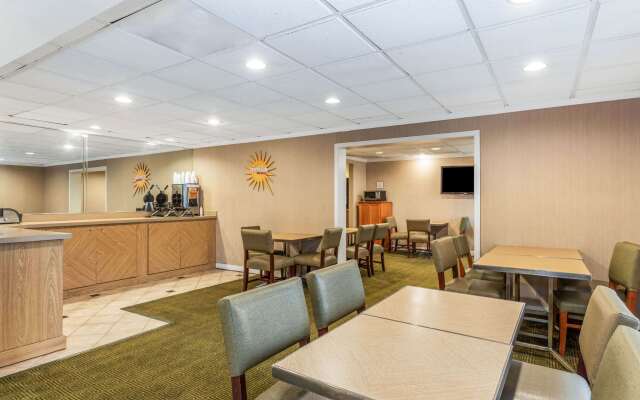 La Quinta Inn & Suites by Wyndham Orlando South