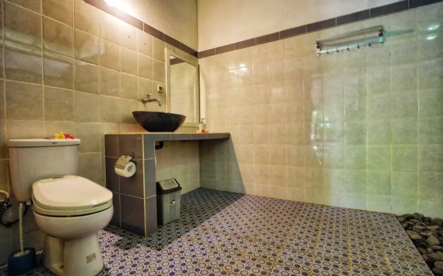 Kirana Homestay - Leaf Bungalow