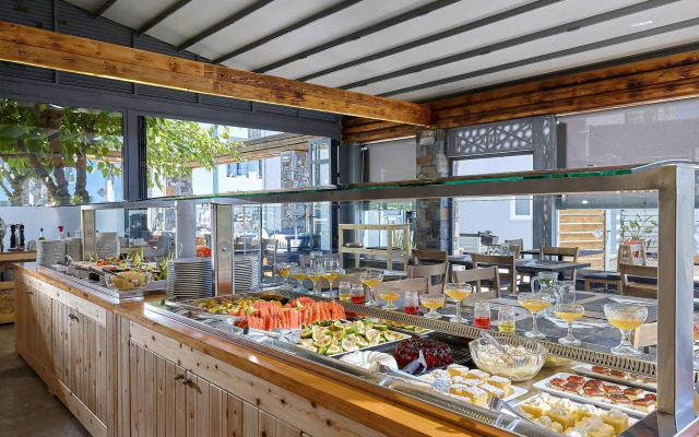 Pollis Hotel