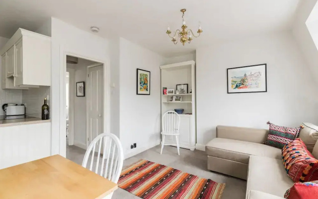 JOIVY Pimlico Flat with Terrace for 3