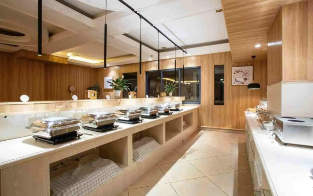 Starway Hotel (Kunming Xinguangfeng)