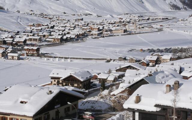 Chic Holiday Home in Livigno near Ski Area