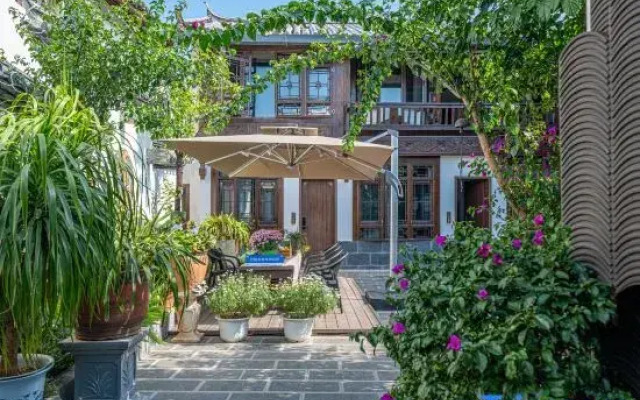 Bashilai Inn (Lijiang Ancient City Mufu Branch)