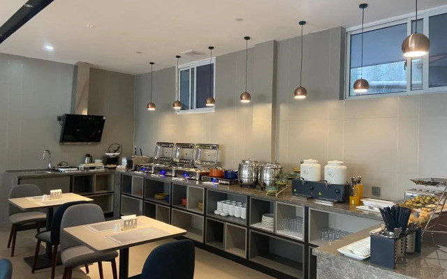 Home Inn Xinchang Jiangbin Middle Road