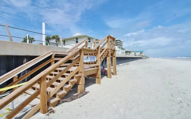 Colony Beach Club 122